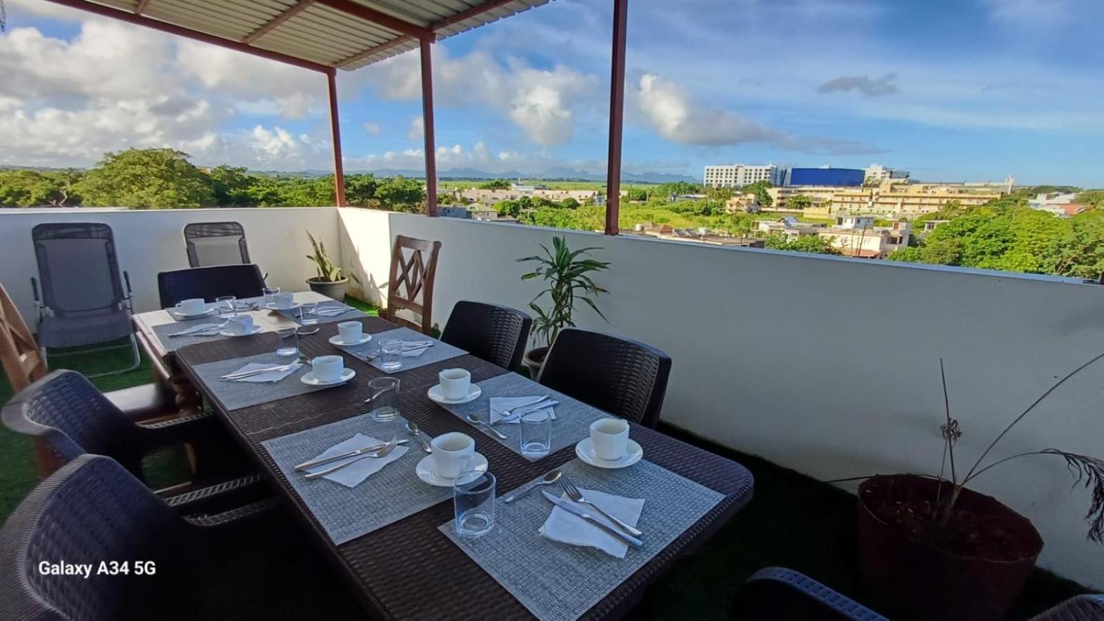 Le Binome Aparthotel Grand-Baie Eksteriør bilde